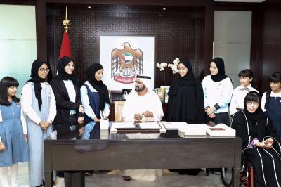 رائدات - الامارات : محمد بن راشد .. رئيس الدولة يصدر أول قانون للقراءة في المنطقة